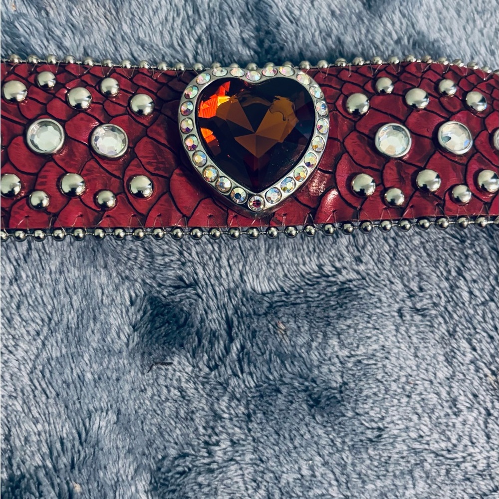 Wide‎ Cuff Heart-Embellished Red Leather Bracelet - Picture 2 of 6